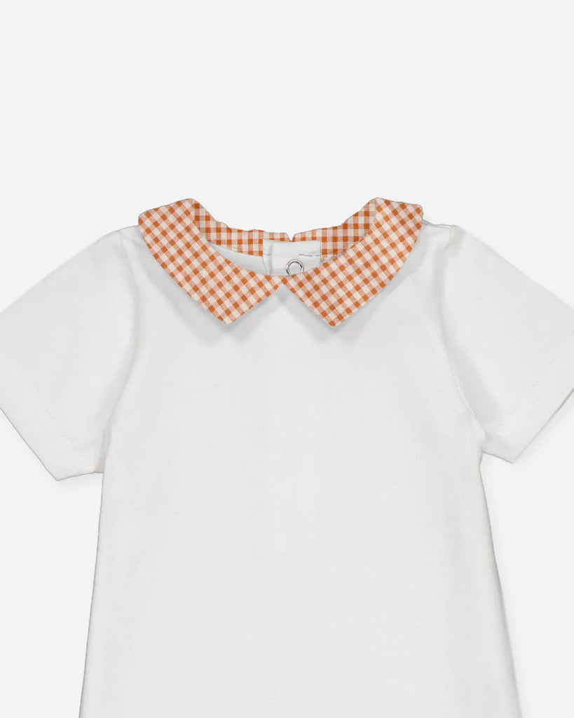 Zoom du body blanc à col pointu à imprimé vichy couleur argile pour bébé garçon de la marque Bobine Paris.