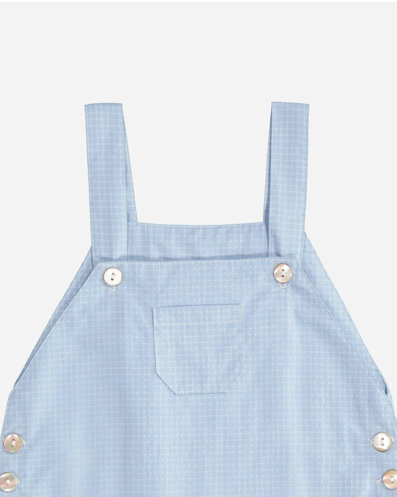 Zoom de la salopette bleue à carreaux blancs pour bébé de la marque Bobine Paris.