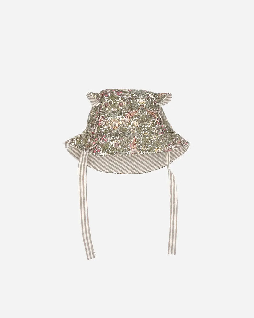 Chapeau pour bébé couleur kaki et à motif fleuri de la marque Bobine Paris.