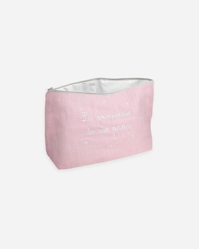 Trousse de toilette pour bébé rose à broderie blanche "La princesse de son papa" de la marque Bobine Paris.