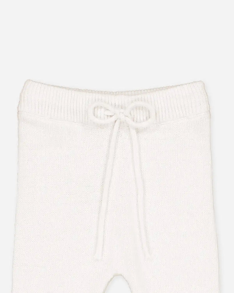 Zoom du pantalon bébé en laine et cachemire écru de la marque Bobine Paris.