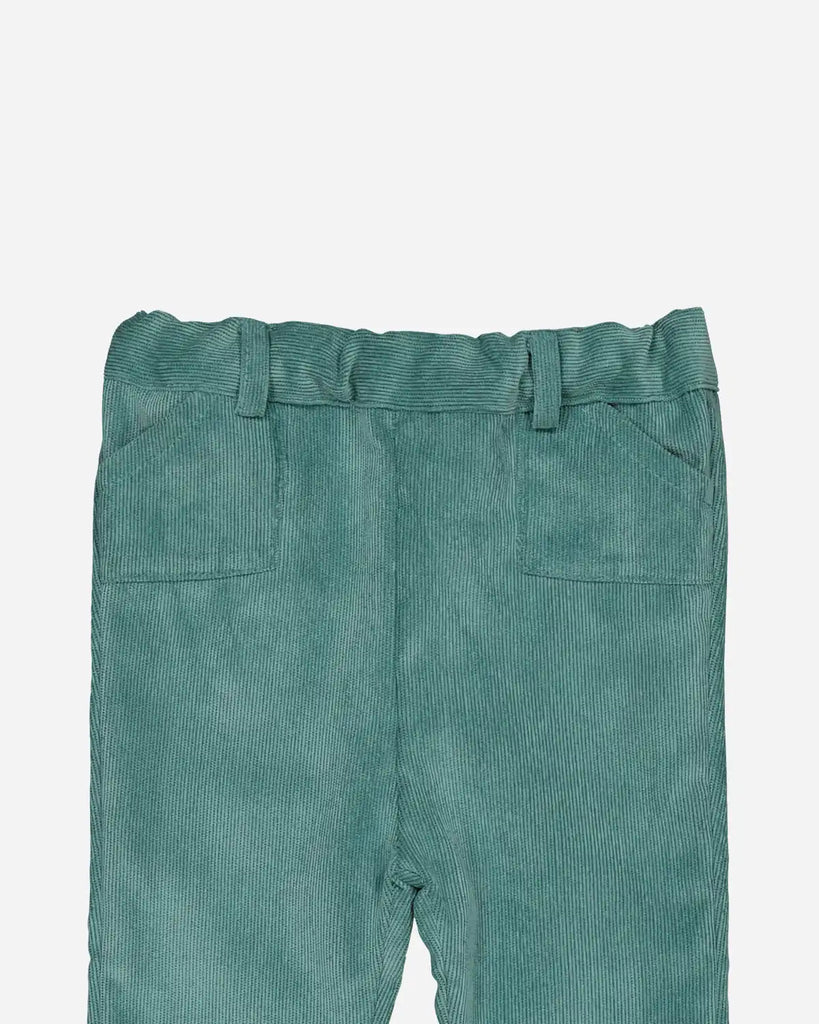 Zoom du pantalon pour bébé en velours côtelé vert amande de la marque Bobine Paris.