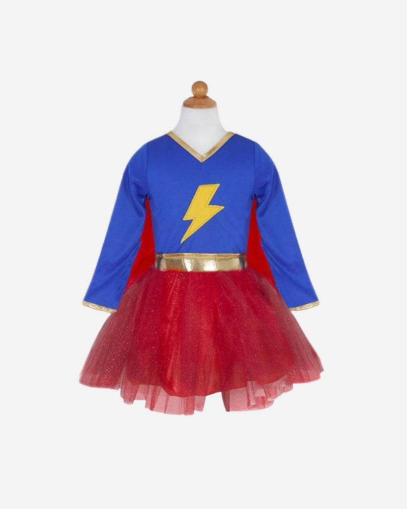 Déguisement de super-héroine avec un haut bleu et une jupe en tulle rouge. Un éclair jaune peut être vu au centre du haut.