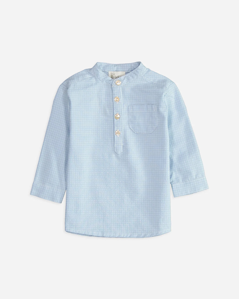 Chemise pour bébé garçon bleue à quadrillage blanc et col mao de la marque Bobine Paris.