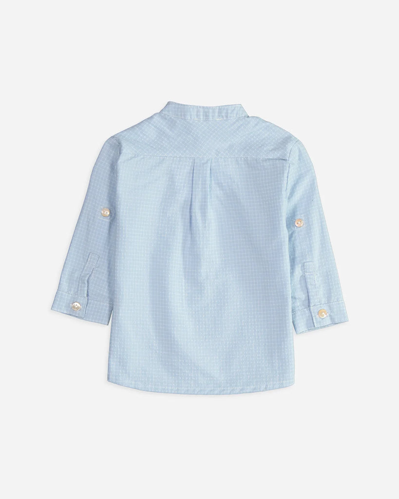 Vue de dos de la chemise pour bébé garçon bleue à quadrillage blanc et col mao de la marque Bobine Paris.
