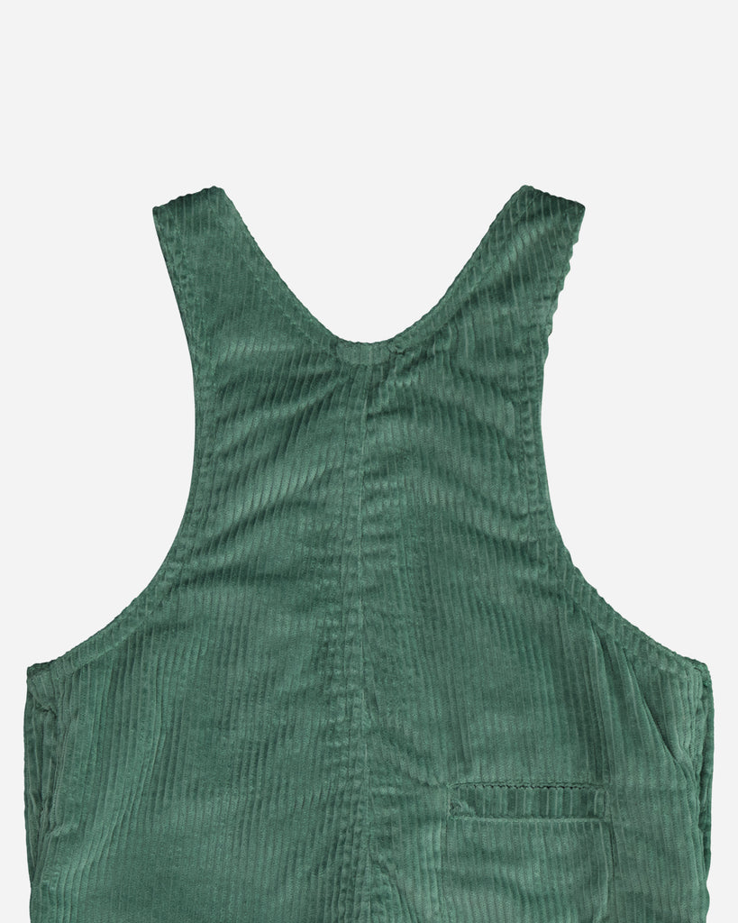 Zoom sur le col et manches bretelles de la salopette vert en velours vue de dos.