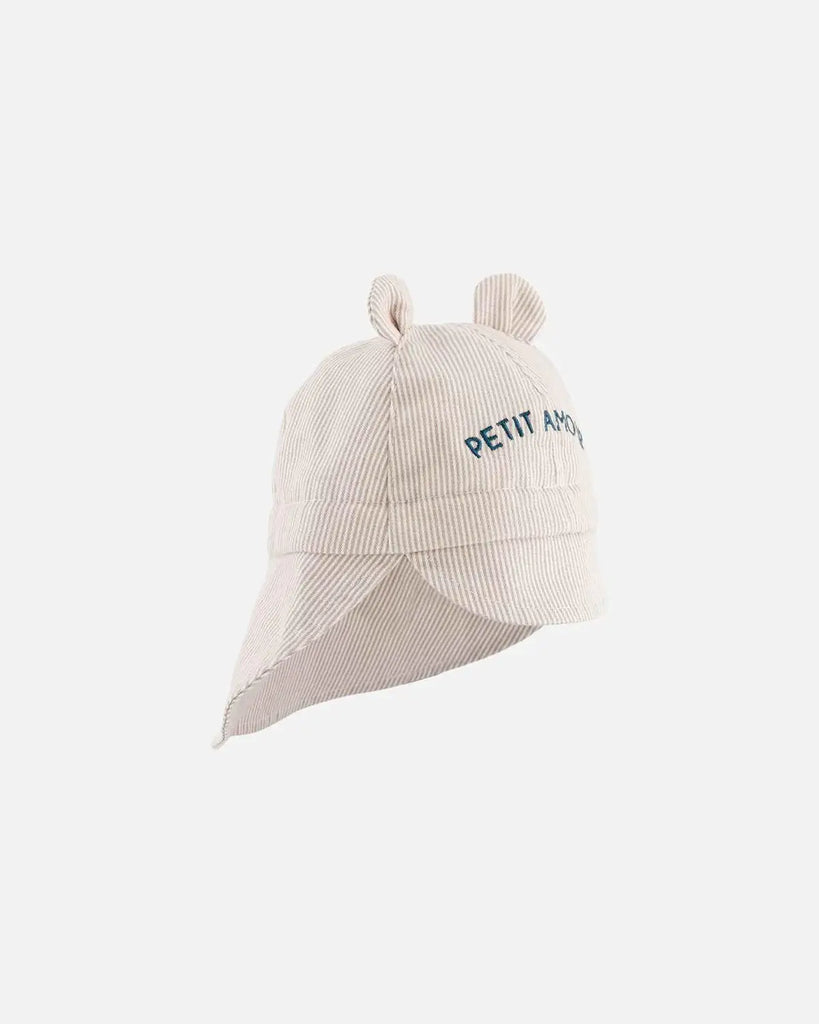 Vue de profil du chapeau pour bébé à rayures beiges et broderies bleues "Petit amour" de la marque Bobine Paris.