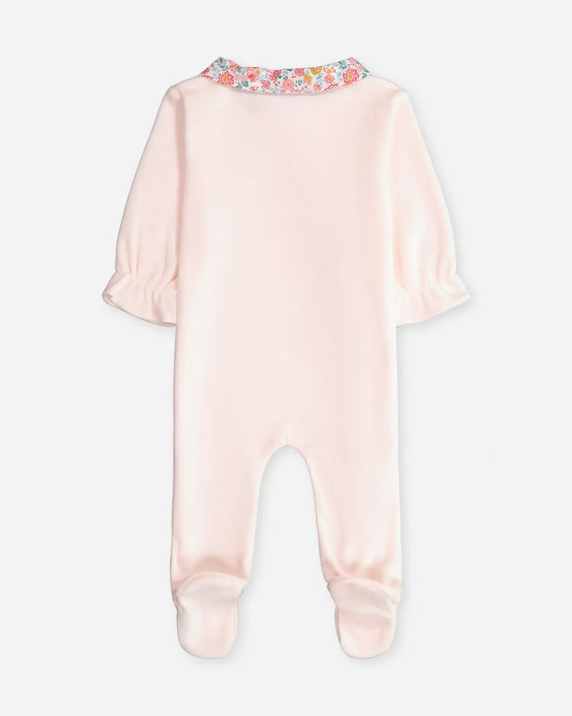 Vue de dos du pyjama pour bébé rose à col fleuri de la marque Bobine Paris.