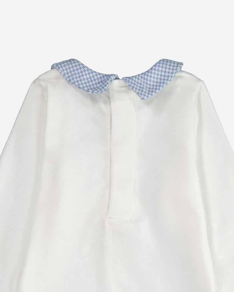 Zoom sur le col à motifs pied de poule d'un body pour bébé blanc vue de dos.