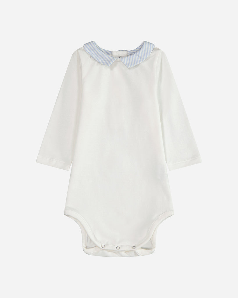 Body bébé blanc avec un col à rayures bleues ciel.
