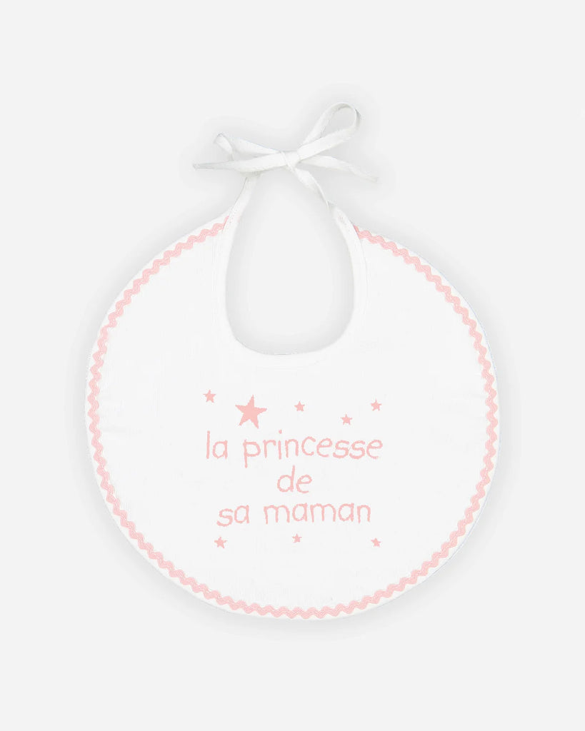 Bavoir blanc brodé 'la princesse de sa maman' avec des étoiles et les finitions en rose de la marque Bobine Paris.