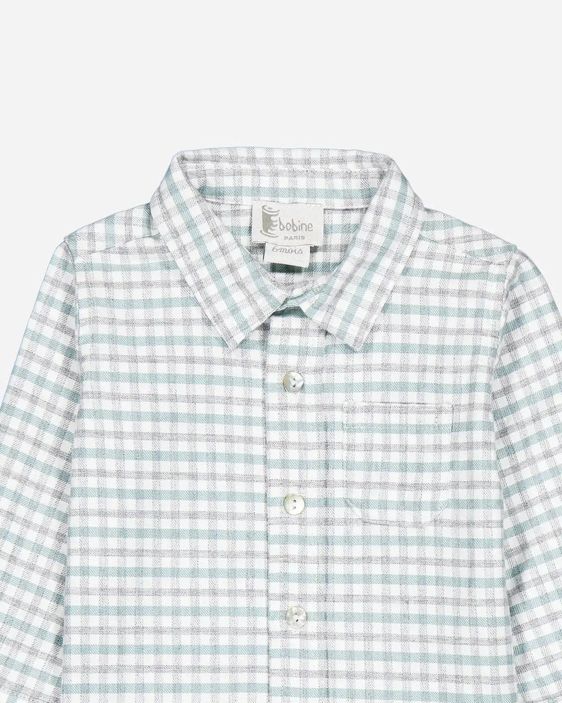 Zoom de la chemise pour bébé garçon à carreaux verts et gris de la marque Bobine Paris.
