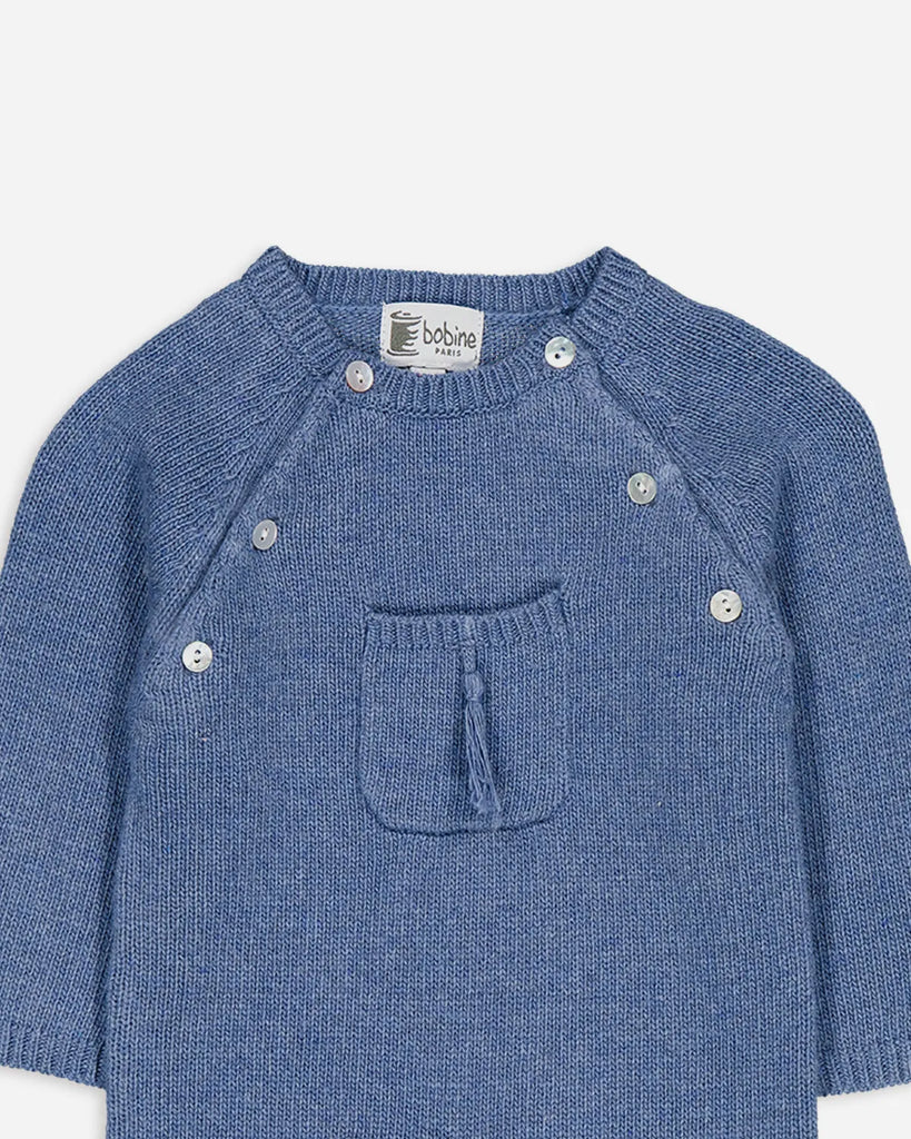 Zoom de la combinaison pour bébé en laine et cachemire bleu jean de la marque Bobine paris.