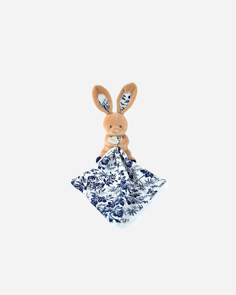 Doudou lapin pour bébé beige avec mouchoir blanc à fleurs bleues de la marque Bobine Paris.