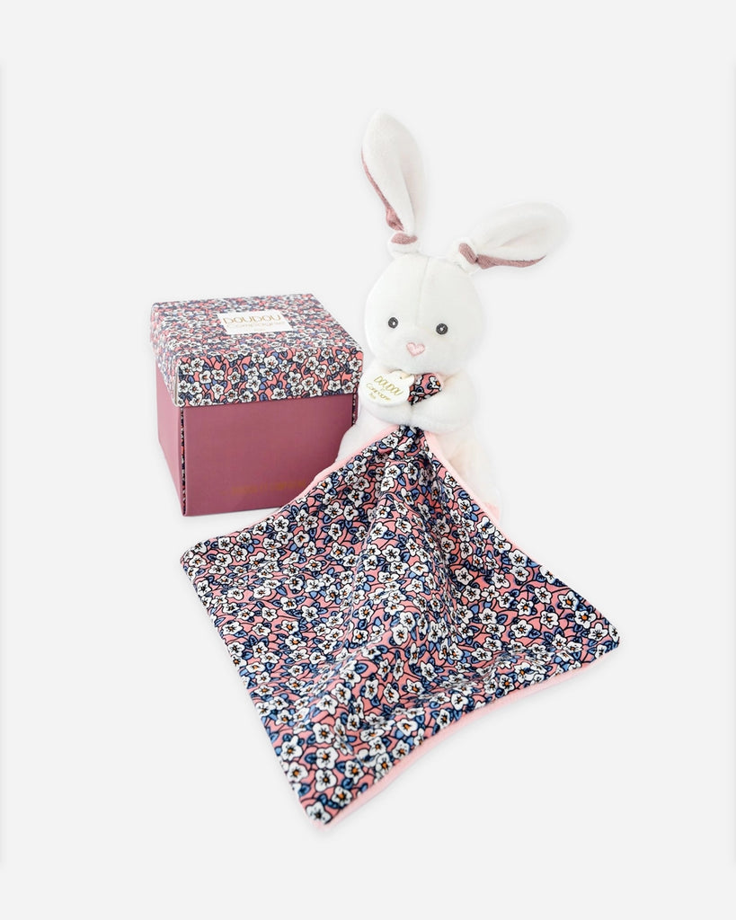 Doudou lapin blanc pour bébé avec son mouchoir fleuri rose et bleu et sa boite assortie de la marque Bobine Paris.