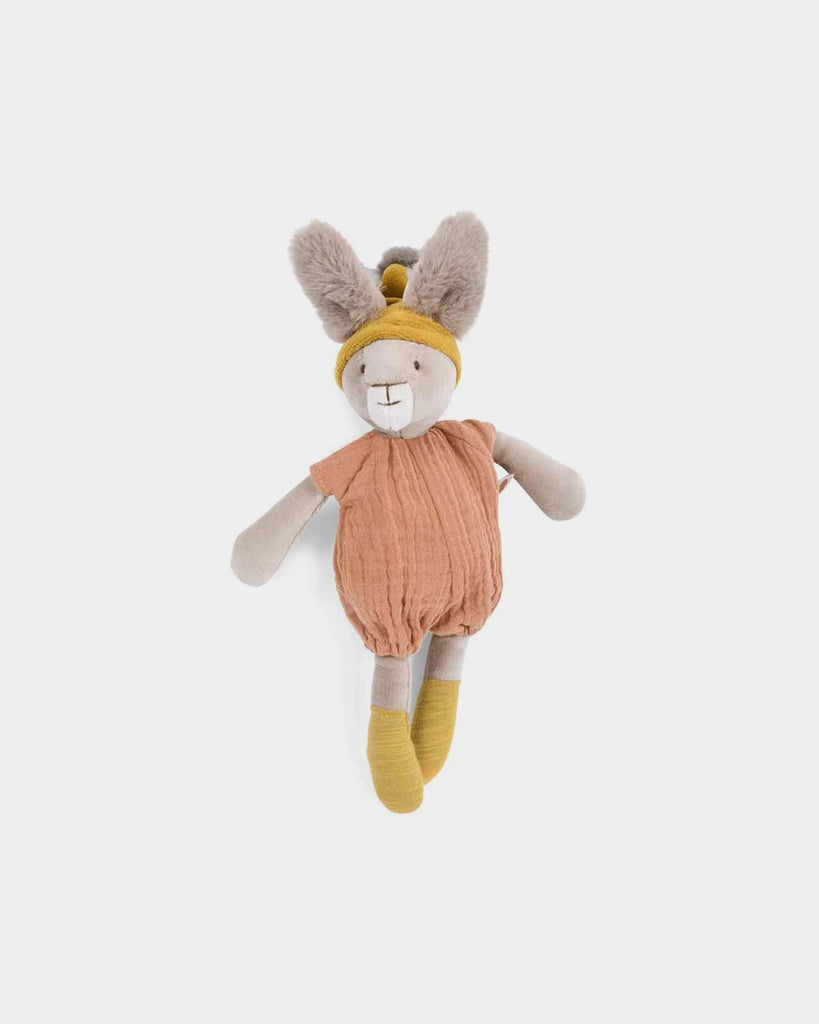 Doudou lapin pour bébé à l'habit couleur argile de la marque Bobine Paris.