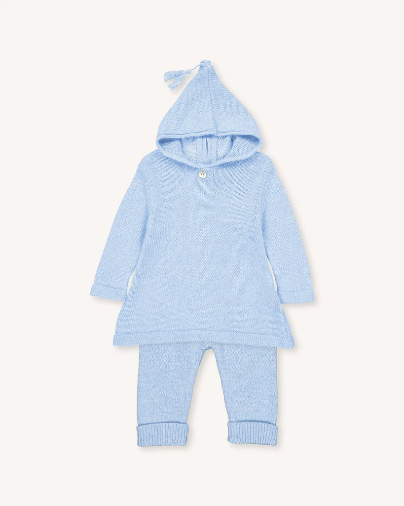 Look pour bébé composé d'un burnous en laine et cachemire bleu ciel et d'un pantalon assorti de la marque Bobine Paris.