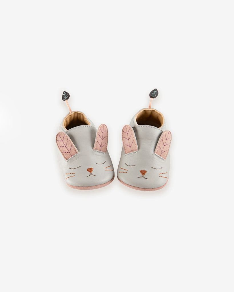 Chaussons pour bébé en cuir gris à design souris de la marque Bobine Paris.