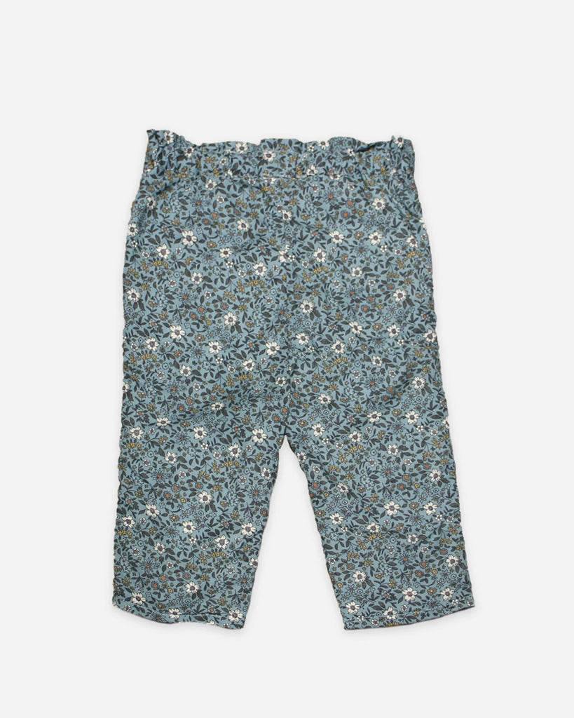 Vue de dos du pantalon bébé à fleurs turquoises et nœud à la taille de la marque Bobine Paris.