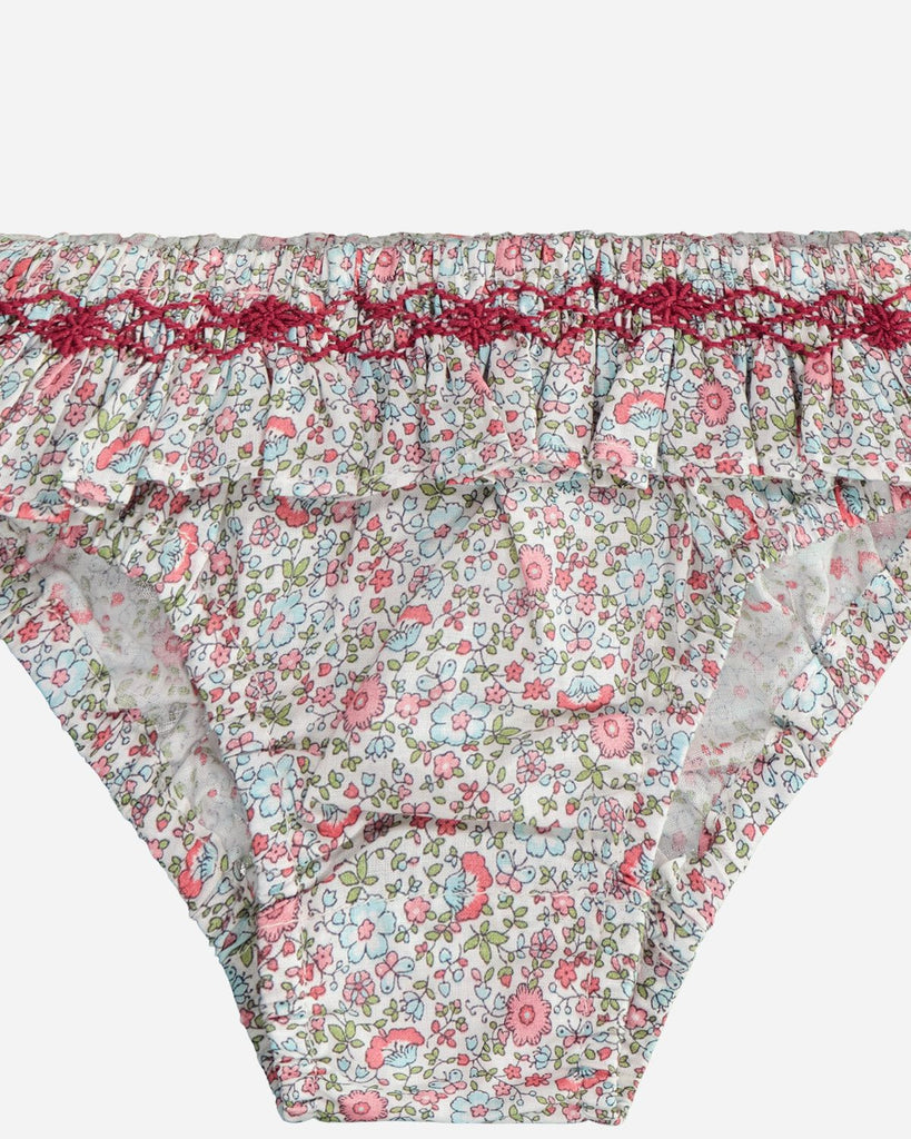 Zoom de la culotte de bain pour bébé fille à volants et motif fleuri de la marque Bobine Paris.