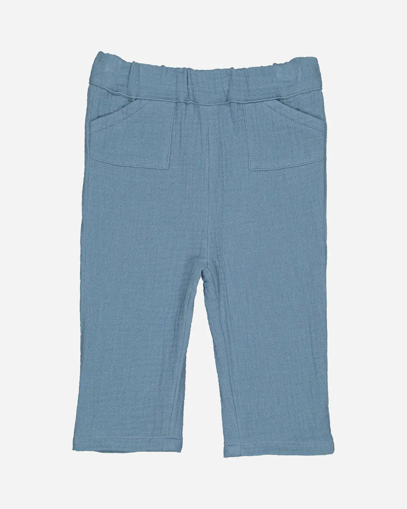Pantalon en gaze de coton jean clair pour bébé de la marque Bobine Paris.