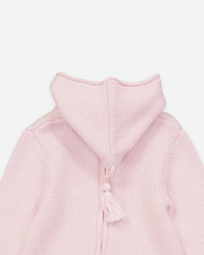 Zoom du burnous pour bébé en laine et cachemire rose blush de la marque Bobine Paris.