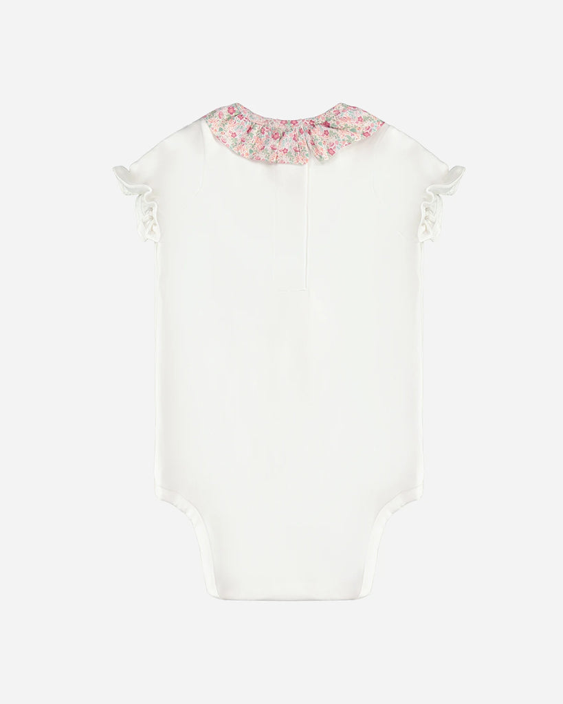 Vue de dos du body pour bébé fille avec un col volanté à fleurs roses, vertes et oranges de la marque Bobine Paris.