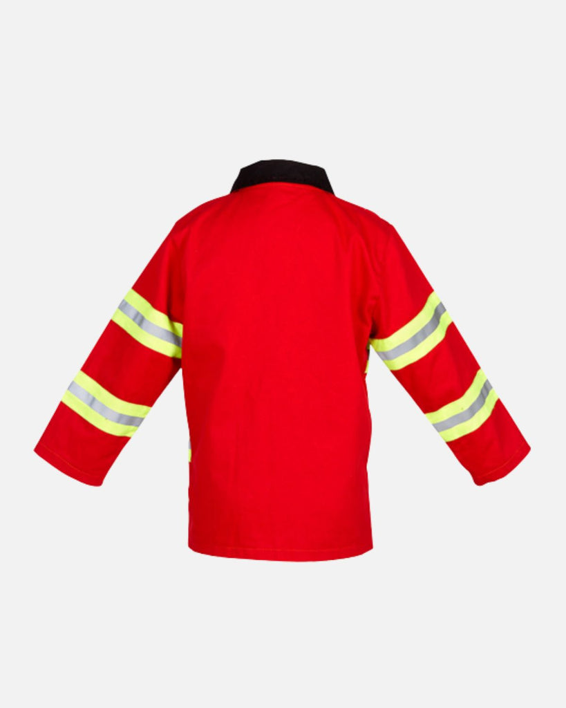 Dos d'une veste de pompier rouge avec rayures jaunes fluo sur les manches