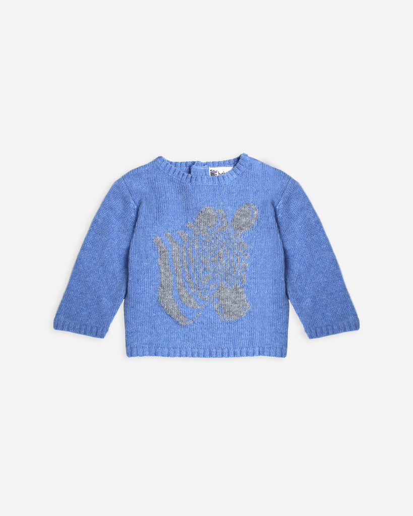 image d'un pull bleu pastel à motif zèbre sur le devant en laine en cachemire Bobine Paris