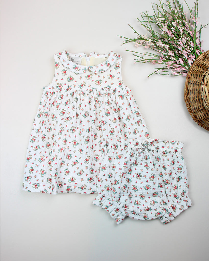 Bloomer blanc pour bébé fille à fleurs rouges et robe assortie de la marque Bobine Paris.
